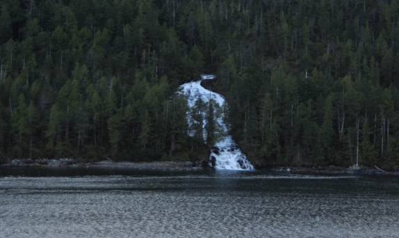 Muitas cachoeiras na Inside Passage entre Prince Rupert e Port Hardy, na Vancouver Island, sul da British Columbia, no Canadá